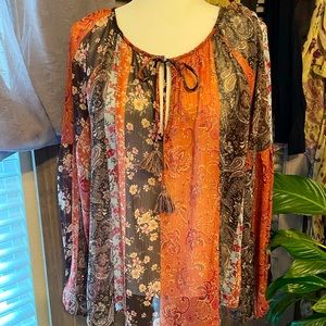 Black Tape top size XL. Only worn twice.